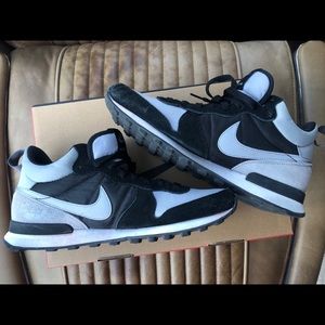 Air Internationalist Sz 8.5